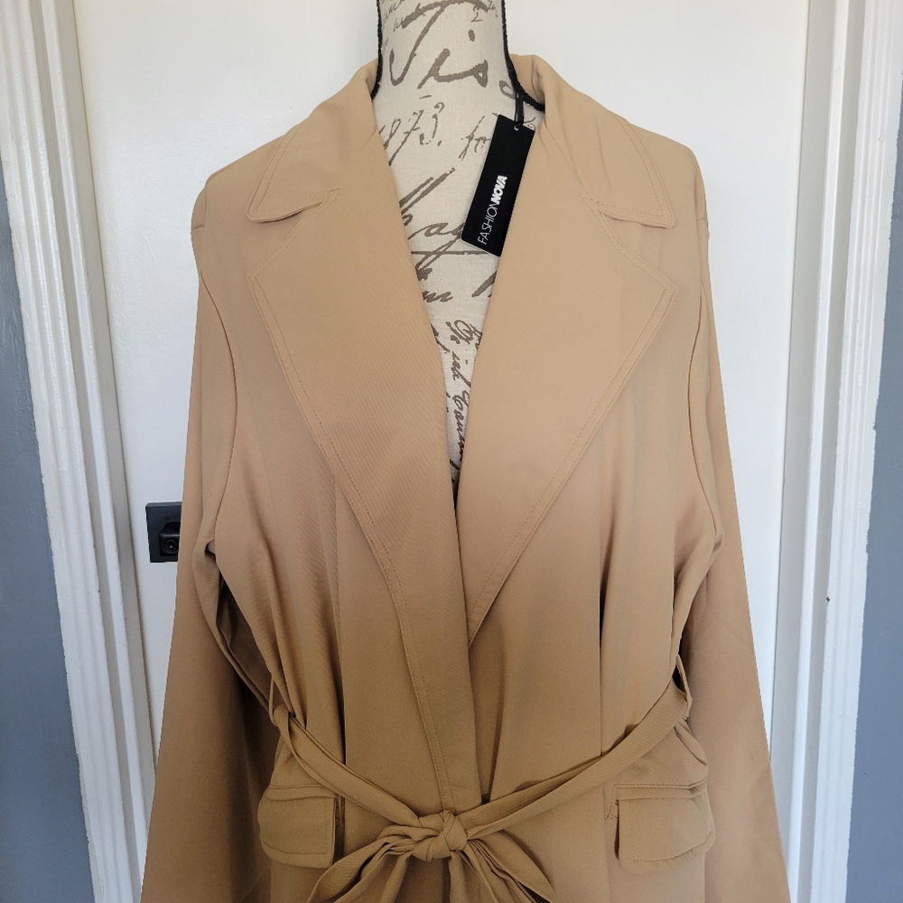 NWT Fashion Nova Tan Cream Belted Trench Coat Size XL - Picture 2 of 8